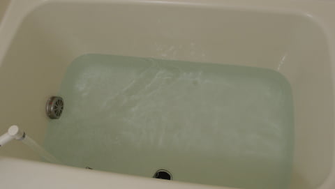 お風呂に普通の水を入れた